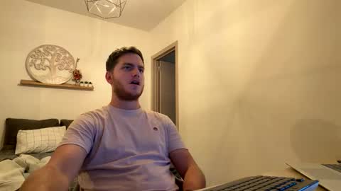 syl092 online show from March 18, 7:09 pm