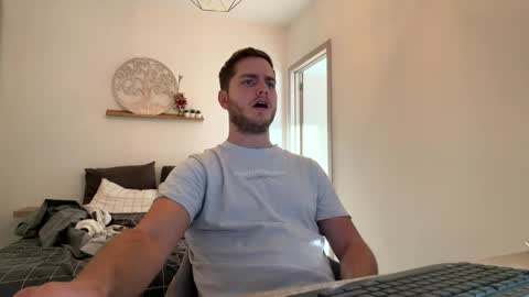 syl092 online show from April 15, 5:16 pm