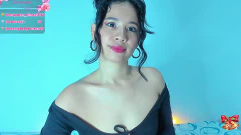 Snapshot of sylphy17 chatting on January 4, 11:33 am sylphy17 online show from January 4, 11:33 am
