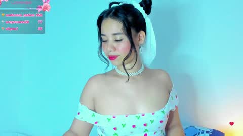 Snapshot of sylphy17 chatting on January 18, 6:03 am sylphy17 online show from January 18, 6:03 am
