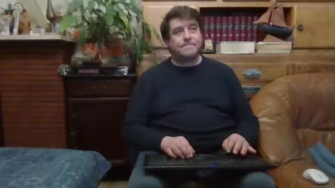 Snapshot of sympa_trique chatting on December 8, 9:08 pm sympa_trique online show from December 8, 9:08 pm