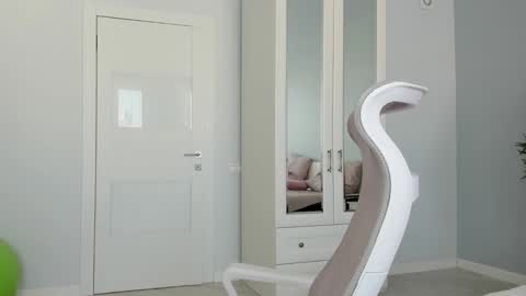 Mila online show from October 18, 8:51 am