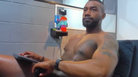 Snapshot of tafari_1 chatting on January 1, 11:51 pm Tafari Zulu online show from January 1, 11:51 pm