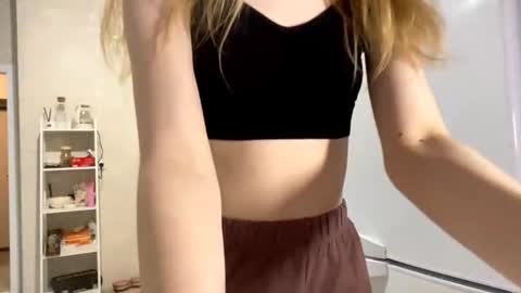 Tessa online show from December 5, 6:27 pm