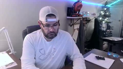 Snapshot of taintnuzzler_13 chatting on December 4, 1:08 am TaintNuzzler online show from December 4, 1:08 am
