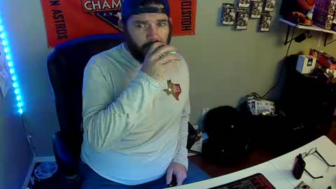 Snapshot of taintnuzzler_13 chatting on February 1, 9:43 am TaintNuzzler online show from February 1, 9:43 am