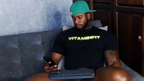 Tairon Tucke online show from January 9, 4:30 am