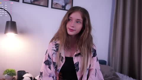 Mia online show from October 18, 2:05 am