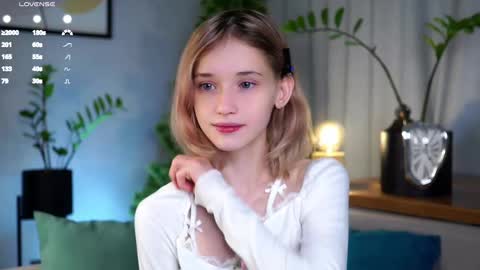 Mia online show from February 19, 1:40 am