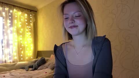 Mia online show from April 29, 6:02 pm