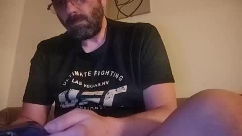 Snapshot of tallboy77eu chatting on February 24, 6:04 pm Aligator online show from February 24, 6:04 pm