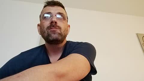Snapshot of tallboy77eu chatting on February 2, 3:10 am Aligator online show from February 2, 3:10 am