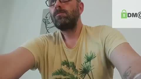 Snapshot of tallboy77eu chatting on December 19, 8:24 am Aligator online show from December 19, 8:24 am