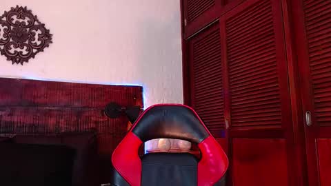 Snapshot of tamara_sanz1 chatting on January 9, 10:09 pm online show from January 9, 10:09 pm
