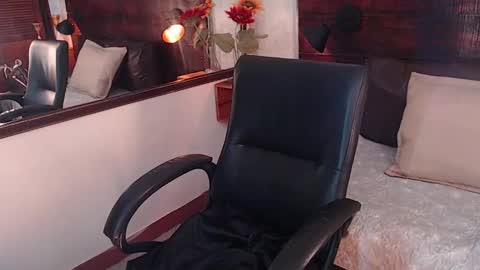 Snapshot of tamara_sanz1 chatting on February 1, 6:19 pm online show from February 1, 6:19 pm