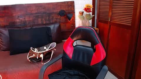 Snapshot of tamara_sanz1 chatting on December 31, 5:29 pm online show from December 31, 5:29 pm
