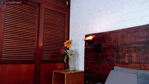    online show from November 7, 11:01 am