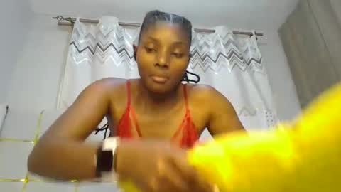 Snapshot of tamia538235 chatting on February 15, 1:10 am tamia online show from February 15, 1:10 am