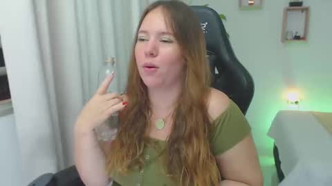 Snapshot of tamy_shine87 chatting on December 3, 4:53 am Im Samy online show from December 3, 4:53 am