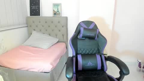 Tania  online show from November 25, 4:28 pm