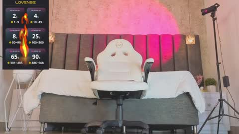 Tania Dias online show from April 1, 7:22 pm