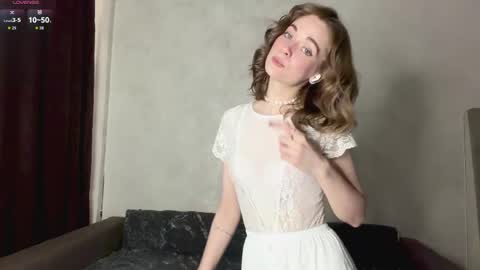 Mia online show from April 5, 10:34 am