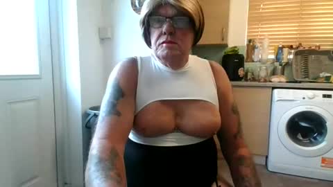 tanya_sissie_somerset online show from November 10, 2:20 pm