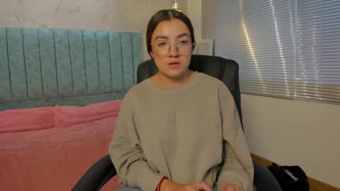 Tara  online show from February 11, 12:53 pm