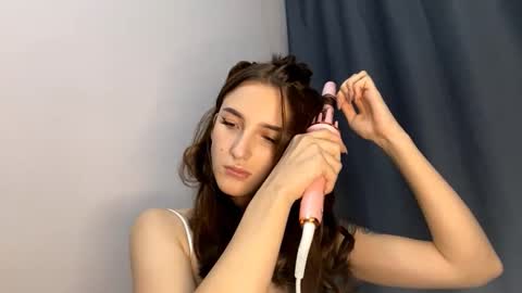Linda online show from September 18, 8:13 pm