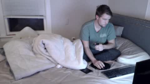Snapshot of tarus333 chatting on January 20, 7:58 am tarus333 online show from January 20, 7:58 am