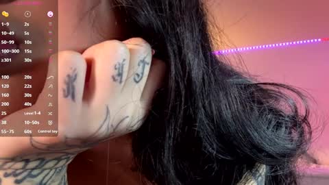 Viola online show from May 2, 10:15 pm