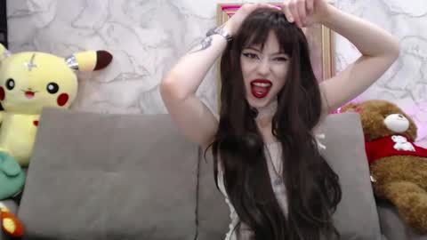 tata__goth_ online show from February 19, 1:32 pm