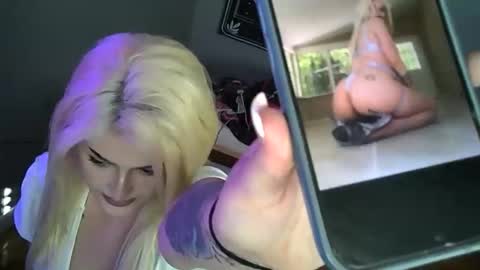 Michelle SIn online show from April 15, 9:26 pm