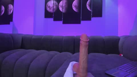 Snapshot of tatii_moon chatting on February 23, 6:49 am Tati online show from February 23, 6:49 am