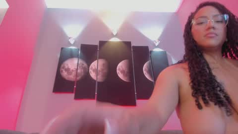 Snapshot of tatii_moon chatting on February 15, 9:49 am Tati online show from February 15, 9:49 am