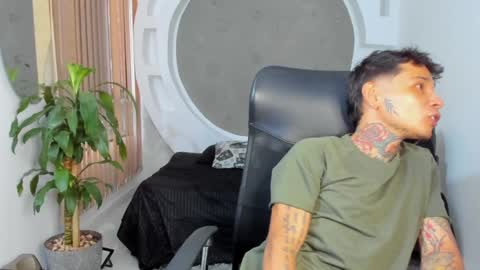 Snapshot of tattokoi chatting on February 7, 10:19 pm tattokoi online show from February 7, 10:19 pm