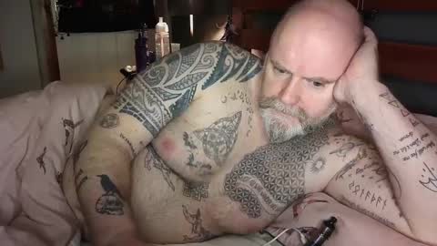 Snapshot of tattooeddilf01 chatting on December 25, 10:48 pm Tattooeddilf 01 online show from December 25, 10:48 pm