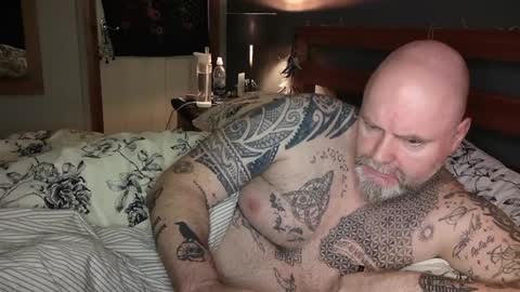 Snapshot of tattooeddilf01 chatting on December 8, 10:47 pm Tattooeddilf 01 online show from December 8, 10:47 pm