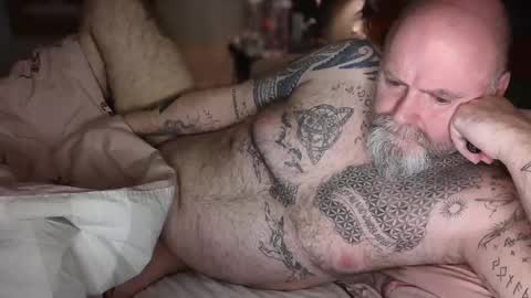 Snapshot of tattooeddilf01 chatting on January 25, 12:06 am Tattooeddilf 01 online show from January 25, 12:06 am