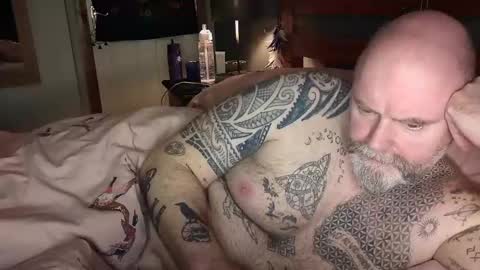 Snapshot of tattooeddilf01 chatting on December 27, 4:15 am Tattooeddilf 01 online show from December 27, 4:15 am