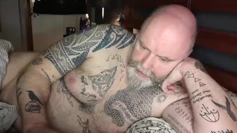 Snapshot of tattooeddilf01 chatting on January 1, 4:39 am Tattooeddilf 01 online show from January 1, 4:39 am