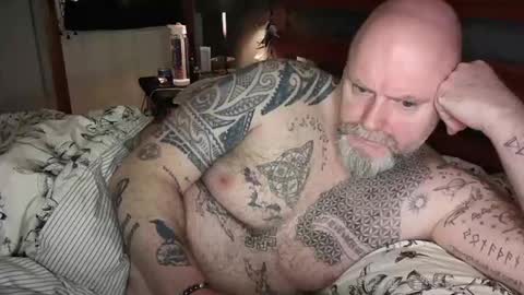 Snapshot of tattooeddilf01 chatting on January 8, 10:06 pm Tattooeddilf 01 online show from January 8, 10:06 pm