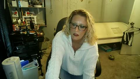 Lisa Lovely online show from February 13, 6:15 pm