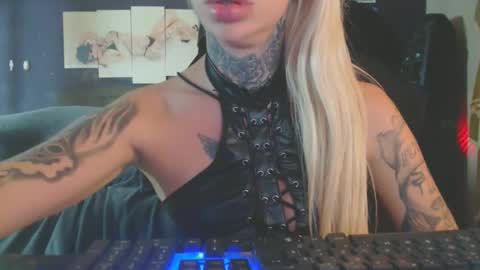 tatuada_safada online show from September 13, 9:45 am