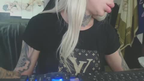 tatuada_safada online show from October 14, 7:22 am