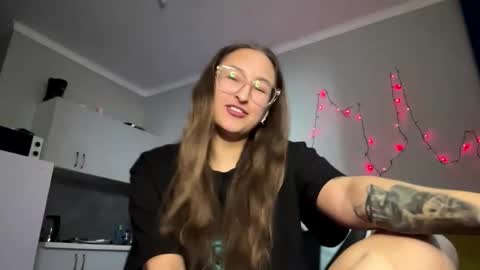 Mia online show from January 13, 2:25 pm