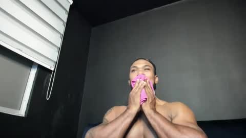 Snapshot of tayler_waka chatting on February 20, 3:01 am Tyler online show from February 20, 3:01 am