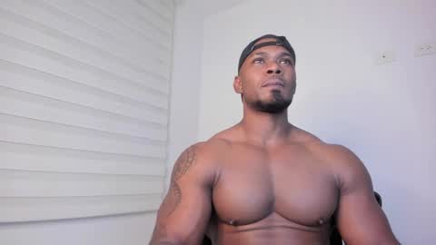 Snapshot of tayler_waka chatting on December 7, 11:40 pm Tyler online show from December 7, 11:40 pm