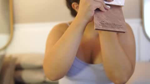 Teylor  Kim online show from October 7, 6:59 pm