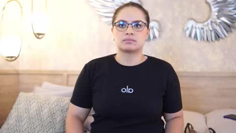 Teylor  Kim online show from December 4, 5:01 pm